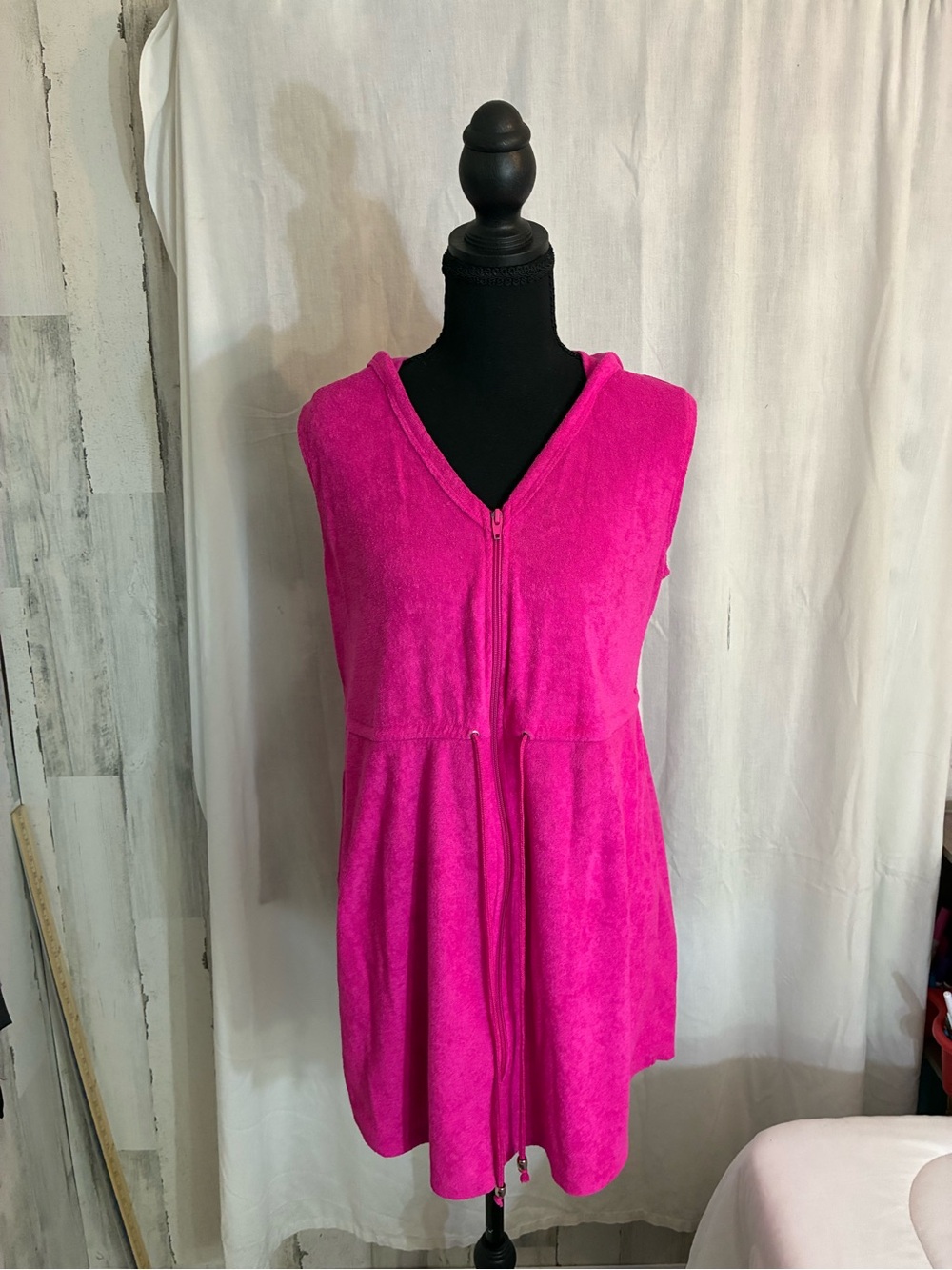 Sleeveless Hooded Zip Front Tunic swimsuit coverup  in Hot Pink Sz M